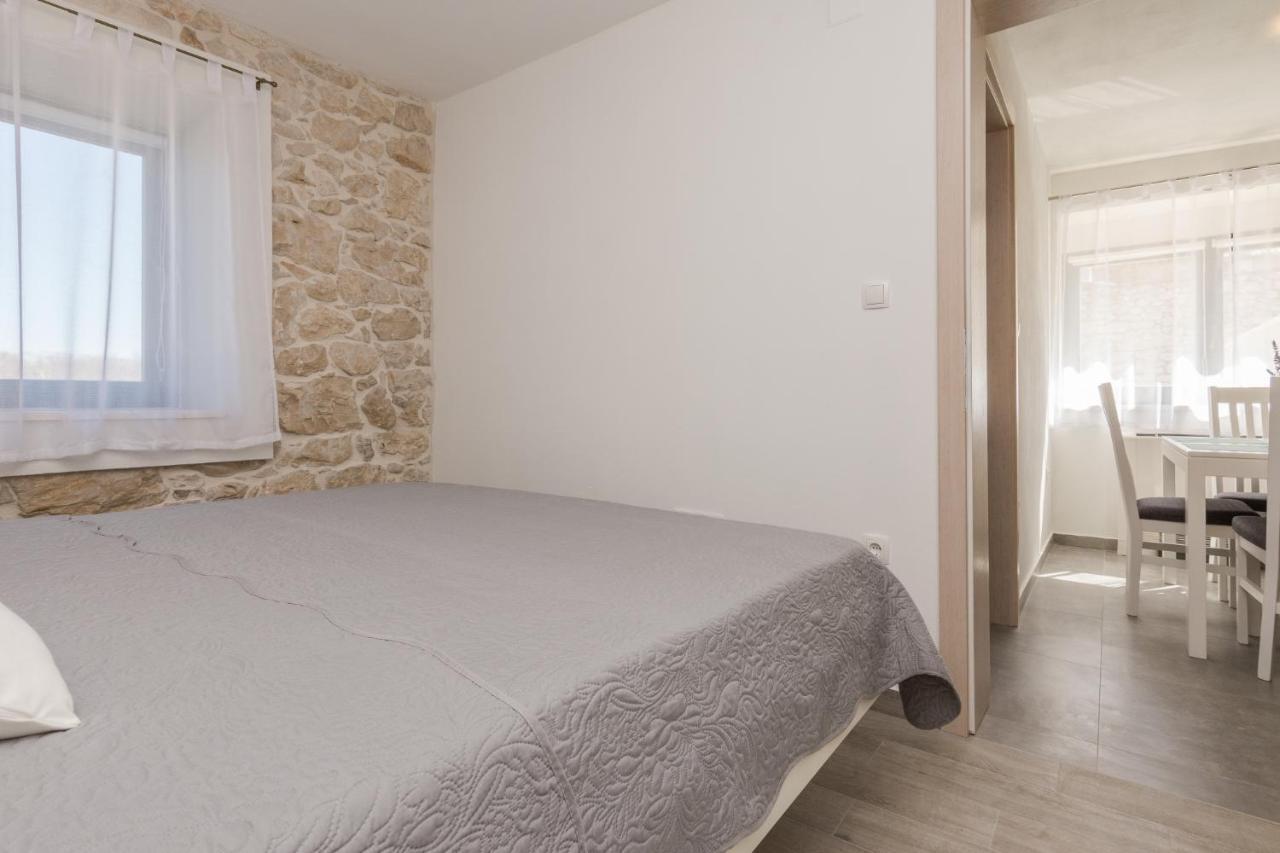 Apartmani Mustaca Dvori Privlaka  Exterior photo