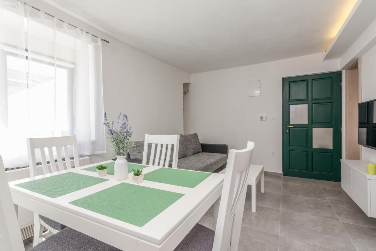 Apartmani Mustaca Dvori Privlaka  Exterior photo