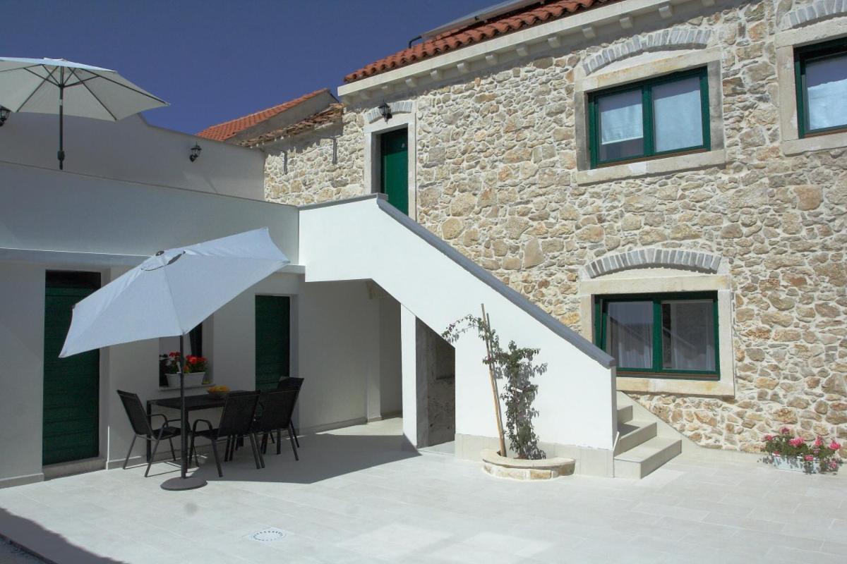 Apartmani Mustaca Dvori Privlaka  Exterior photo