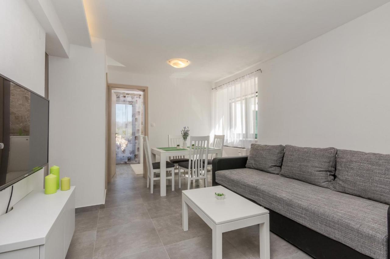Apartmani Mustaca Dvori Privlaka  Exterior photo