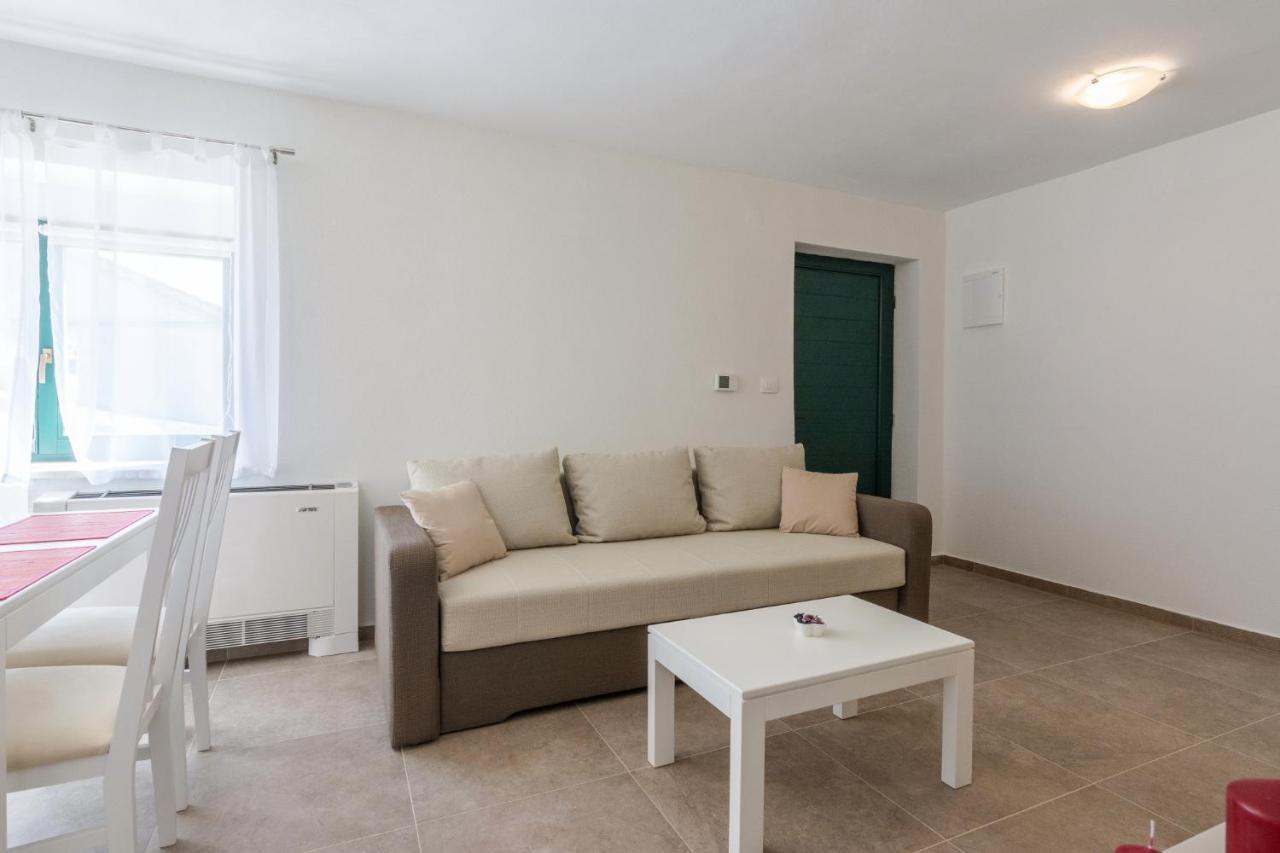 Apartmani Mustaca Dvori Privlaka  Exterior photo