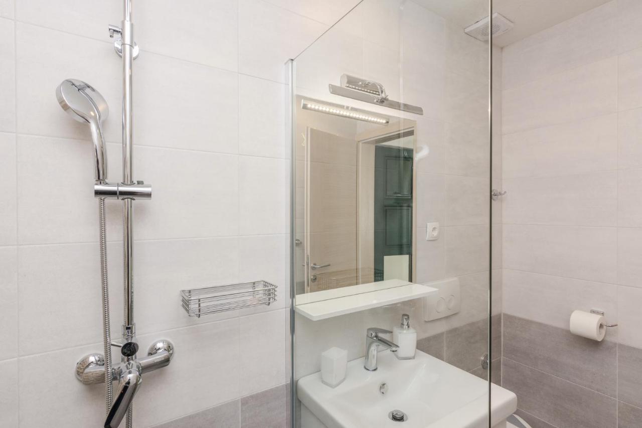 Apartmani Mustaca Dvori Privlaka  Exterior photo
