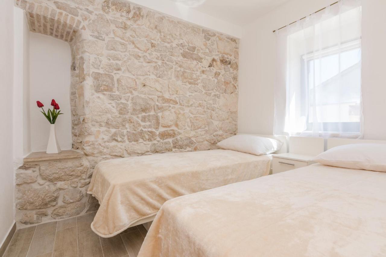 Apartmani Mustaca Dvori Privlaka  Exterior photo